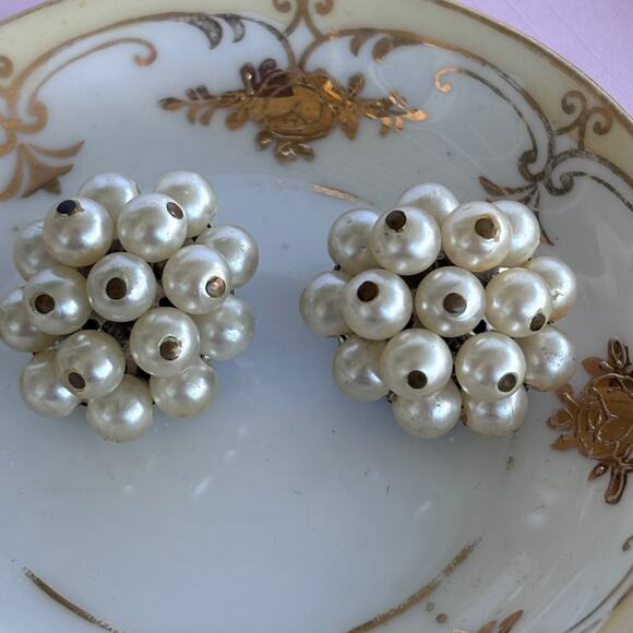 Earring Lot of 2 Pair Vintage 1950's Japan Clip On Bead Earrings - Picture 7 of 8